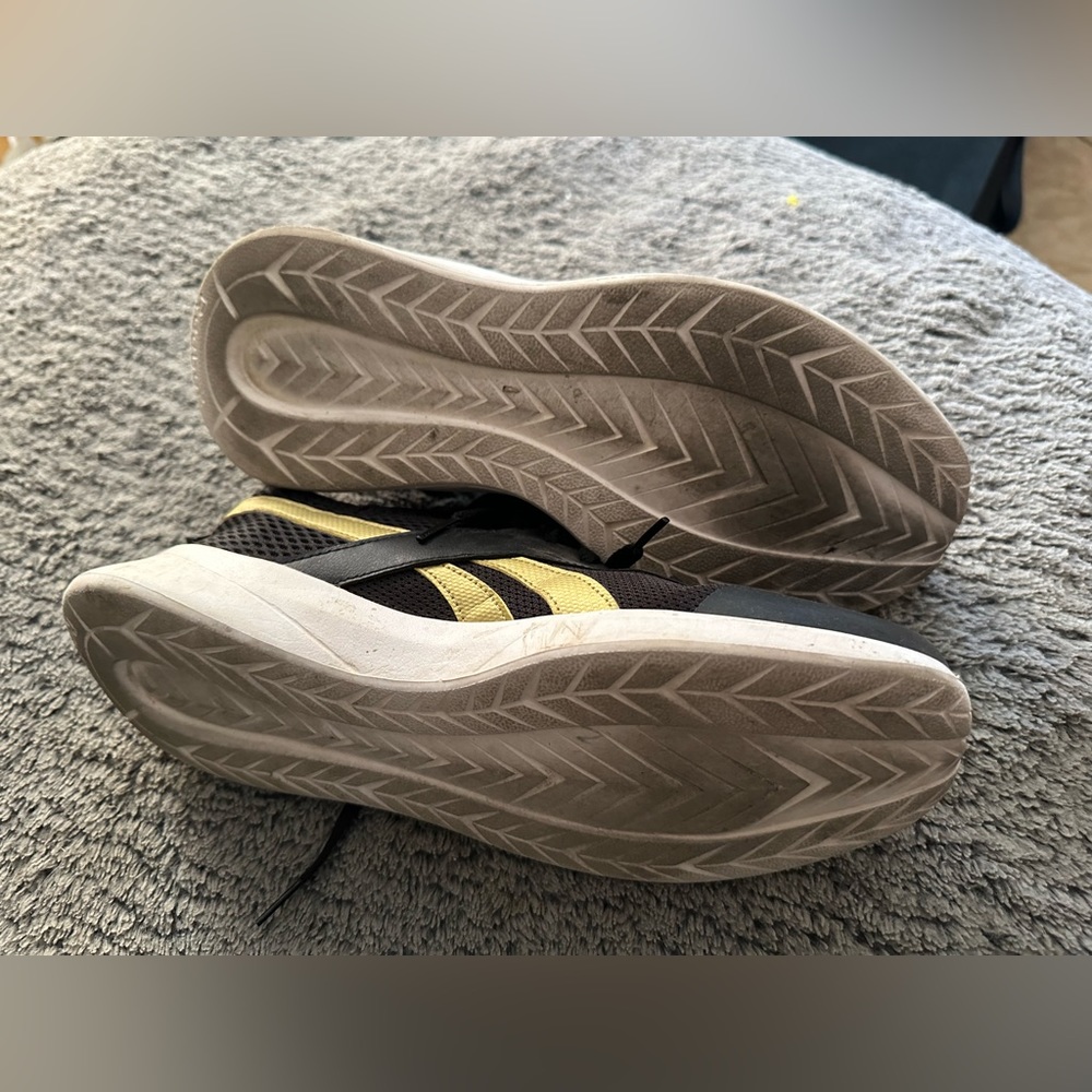 Reeboks - Picture 3 of 4